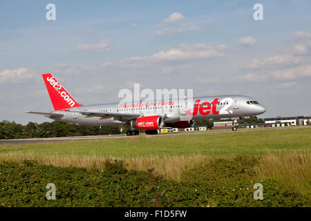 Jet2.Com Boeing 757-200 aereo all'aeroporto di Leeds Bradford. Foto Stock