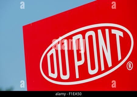 Un logo segno esterno della DuPont Chestnut Run Plaza facility in Wilmington, Delaware il 29 agosto 2015. Foto Stock