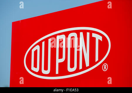 Un logo segno esterno della DuPont Chestnut Run Plaza facility in Wilmington, Delaware il 29 agosto 2015. Foto Stock