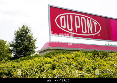 Un logo segno esterno della DuPont Chestnut Run Plaza facility in Wilmington, Delaware il 29 agosto 2015. Foto Stock