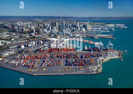 Porti di Auckland, Waterfront, dal porto di Waitemata e il CBD di Auckland, Isola del nord, Nuova Zelanda - aerial Foto Stock