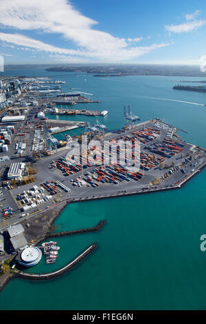 Porti di Auckland, Waterfront, dal porto di Waitemata e il CBD di Auckland, Isola del nord, Nuova Zelanda - aerial Foto Stock