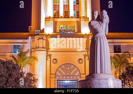 San Diego la città e la contea di amministrazione edificio e "custode dell' acqua di scultura Foto Stock