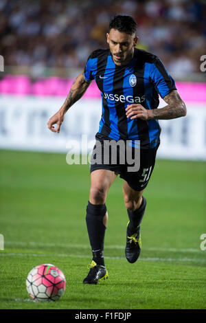 Bergamo, Italia. Il 30 agosto, 2015. Mauricio Pinilla (Atalanta) Calcio/Calcetto : Mauricio Pinilla di Atalanta prende un calcio di rigore durante l'italiano 'Serie A' match tra Atalanta 2-0 Frosinone a Stadio Atleti Azzurri d'Italia a Bergamo, Italia . © Maurizio Borsari/AFLO/Alamy Live News Foto Stock