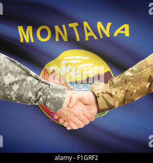 Soldati e handshake noi flag di stato - Montana Foto Stock