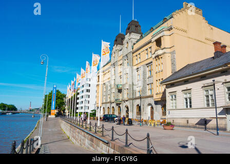 Läntinen rantakatu, strada dal fiume Aura, centro di Turku, Finlandia Foto Stock