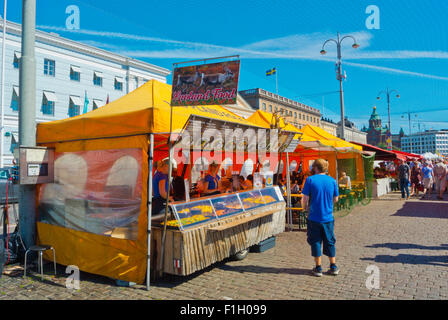 Il cibo e le bevande di bancarelle, Kauppatori, la piazza del mercato, Helsinki, Finlandia, Europa Foto Stock