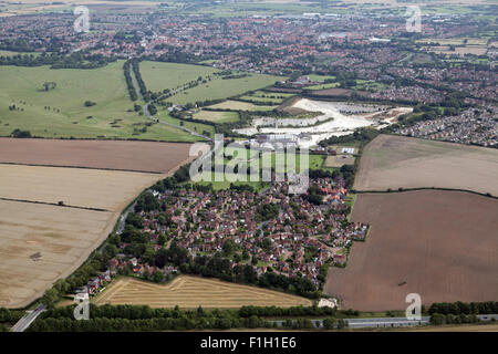Vista aerea dell'alloggiamento Broadgates estate guardando ad est verso Beverley, East Yorkshire, Regno Unito Foto Stock