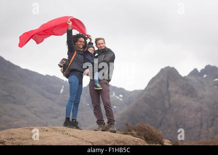 Azienda familiare bandiera rossa in montagna, Fairy Piscine, Isola di Skye, Ebridi, Scozia Foto Stock