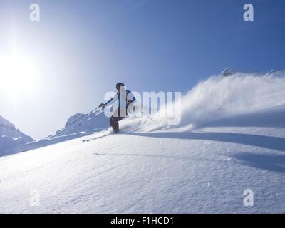 Sciatore a Combe de Gers, Flaine, Francia Foto Stock