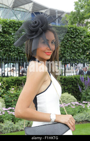 Berkshire, Regno Unito, 17 Giugno 2015: Racegoer assiste Royal Ascot giorno due in Berkshire Foto Stock