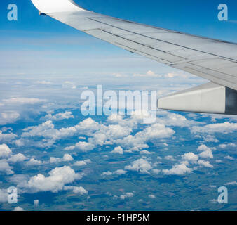 Vista sul parafango sul volo Ryanair Foto Stock