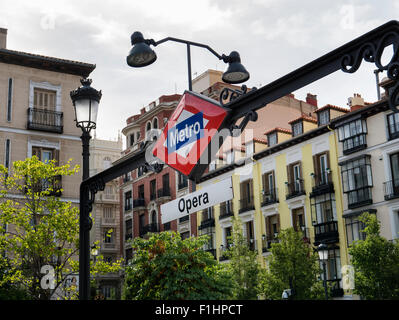 Opera La stazione della metropolitana di Madrid La Comunità di Madrid, Spagna. Foto Stock