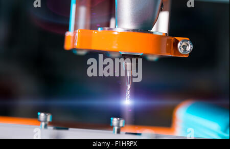 Fresa diamantata sulla macchina CNC Foto Stock