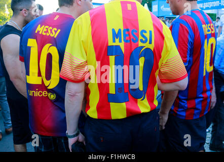 FC Barcelona Fans mit Lionel Messi-Trikots - Impressionen: Fanmeile vor dem Champions League Endspiel, 5. Juni 2015, Berlino. Foto Stock