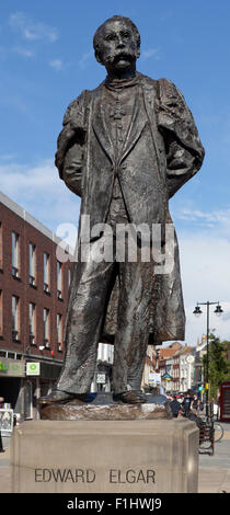 Statua di Edward Elgar a Worcester Foto Stock