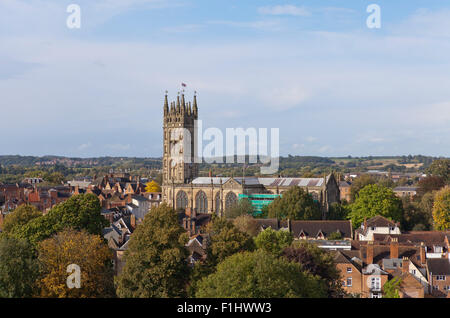 Vista della Chiesa Collegiata di Santa Maria da bastioni del Castello di Warwick Foto Stock