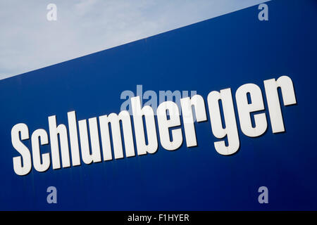 Un segno del logo al di fuori di un meccanismo azionato da Schlumberger Limited, in Lawrence, Kansas, il 23 agosto 2015. Foto Stock