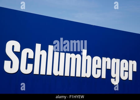 Un segno del logo al di fuori di un meccanismo azionato da Schlumberger Limited, in Lawrence, Kansas, il 23 agosto 2015. Foto Stock