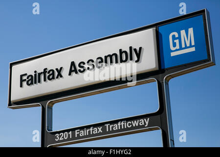 Un logo segno esterno della General Motors Fairfax impianto di assemblaggio in Kansas City, Kansas il 23 agosto 2015. Foto Stock