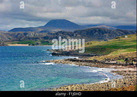Gruinard Bay e un Teallach in northwestern Ross and Cromarty, Highlands, Scotland, Regno Unito Foto Stock