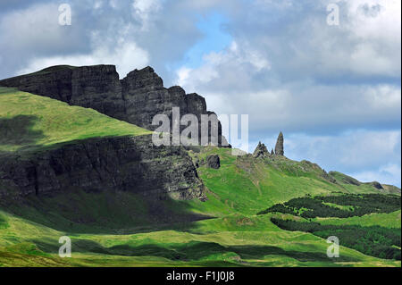 Il pinnacolo di roccia vecchio uomo di Storr / Bodach un Stoir, Trotternish penisola sull'Isola di Skye, Ebridi Interne, Scotland, Regno Unito Foto Stock