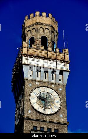 Baltimore, Maryland: il punto di riferimento 1911 Bromo-Seltzer Arts Tower su Lombard Street Foto Stock