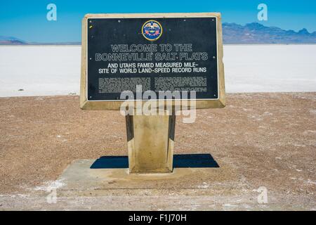 Bonneville Saline segno. Utah, Stati Uniti. Salt Lake Bed paesaggio. Foto Stock