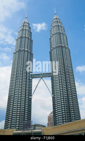 KUALA LUMPUR, Malesia - 17 novembre 2010: le Torri Gemelle Petronas il 17 novembre 2010, a Kuala Lumpur, Malesia. Uno dei Foto Stock