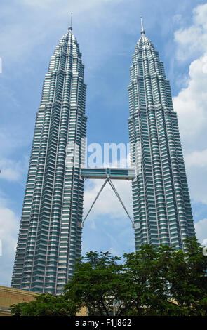 KUALA LUMPUR, Malesia - 17 novembre 2010: le Torri Gemelle Petronas il 17 novembre 2010, a Kuala Lumpur, Malesia. Uno dei Foto Stock