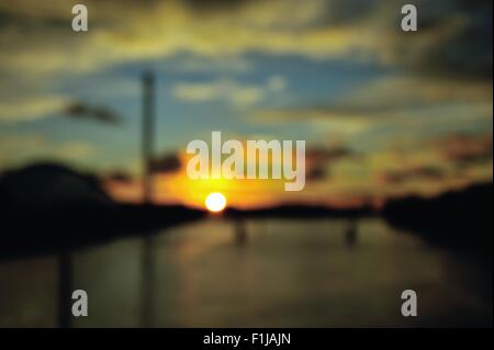 Glasgow, Scotland, Regno Unito. 02Sep, 2015. Tramonto sul fiume Clyde, con il Centro della Scienza stagliano contro il cielo incandescente. Credito: Tony Clerkson/Alamy Live News Foto Stock