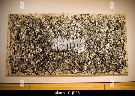 Uno: numero 31 (1950) da Jackson Pollock. La pittura di gocciolamento su una grande tela la misura di 8'10' x 17'5" al Museo di Arte Moderna di New York Foto Stock