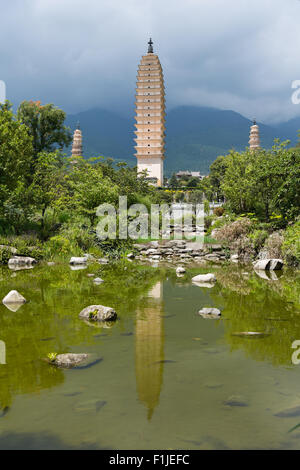 Tre Pagode di Dali, nella provincia dello Yunnan in Cina Foto Stock