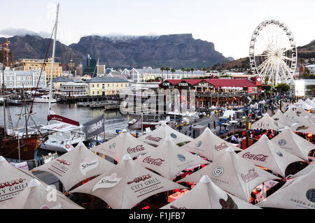 Victoria & Albert Waterfront al crepuscolo, Cape Town, Provincia del Capo occidentale, Repubblica del Sud Africa Foto Stock