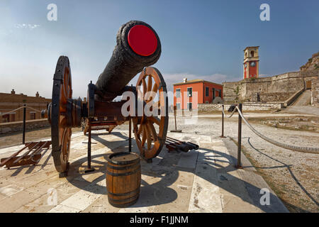 Cannon in the Old Fortress, Palaió Froúrio, Corfu Town, Unesco World Heritage Site, Corfu or Kerkyra island, Ionian Islands Foto Stock