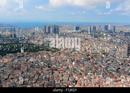 Vista da Istanbul Sapphire, a sud con il Bosforo e il mare di ​​Marmara, Beşiktaş Foto Stock