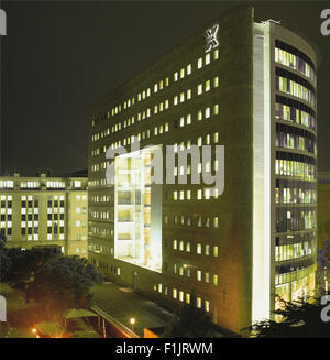 Nuovo Johannesburg Stock Exchange di notte, Sandton Johannesburg, Sud Africa Foto Stock