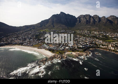 Vista aerea di Camps Bay, Città del Capo Foto Stock