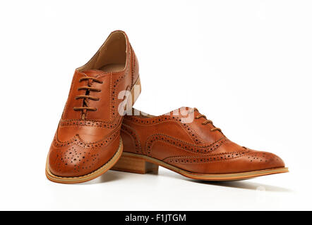 Brown Brogue isolato su uno sfondo bianco Foto Stock