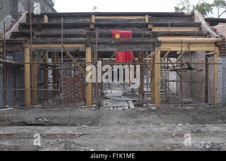 Pechino, Cina. 31 Agosto, 2015. QianmenÂ Oriente AreaÂ o XianÂ YuÂ Kou, ilâ areaÂ wasÂ ilâ financialÂ Centreâ di ilâ cittã â nel ilâ QingÂ dinastia. Nei decenni recentÂ,Â ILÂ QianmenÂ oriente guarda AreaÂ graduallyÂ degenerante,Â divenire irrelevantÂ e decadente,Â creatingÂ l starkÂ contrastÂ suâ i suoi rapidlyÂ developingÂ neighboringÂ aree. Ora i governi locali di Dongcheng District hanno avviato un piano di demolizione Old-City e ri-sviluppo in ordine suâ reviveÂ thisÂ area vecchio. Pechino, Cina, © Jiwei Han/ZUMA filo/Alamy Live News Foto Stock