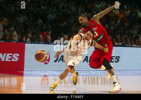 Città del Messico. 2 Sep, 2015. Venezuela?s Heissler Guillent (L), il sistema VIES con Puerto Rico's Renaldo Balkman, durante una partita del 2015 FIBA Americas Championship, a Città del Messico, capitale del Messico, sul Sett. 2, 2015. Il Venezuela ha vinto 74-63. © Oscar Ramirez/Xinhua/Alamy Live News Foto Stock