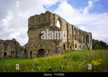 Le imponenti rovine di Easby Abbey vicino a Richmond, North Yorkshire, Inghilterra, Regno Unito Foto Stock