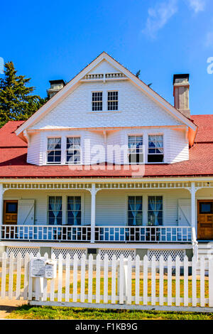 Heceta Head Lighthouse keepers home e il B&B si affaccia sulla Baia del Capo e la costa del Pacifico in Oregon Foto Stock