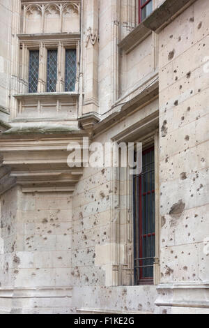 WW2 fori di proiettile presso il Palais de Justice, Rouen, Francia Foto Stock