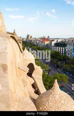 Paseo de Gracia, una delle strade principali di Barcellona, in Catalogna, Spagna Foto Stock