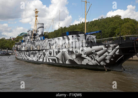 HMS Presidente ormeggiata presso il terrapieno in Londra Foto Stock