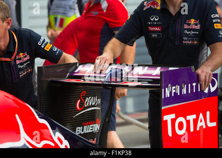 Monza, Italia. Il 3 settembre, 2015. Red Bull RB11 con il Monza-spec ala per il 2015 grande Prix italiano Credito: Gary Hebding Jr./Alamy Live News Foto Stock