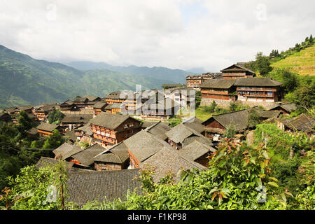 Cinese tradizionale villaggio di case di legno Foto Stock