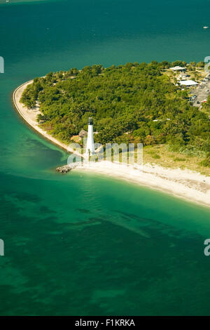 Vista aerea di un faro su un'isola, Cape Florida Lighthouse, Key Biscayne, Miami, Florida, Stati Uniti d'America Foto Stock