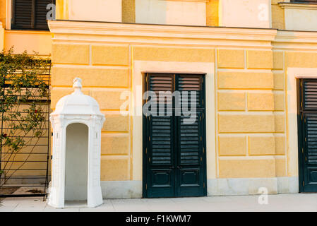 Capanna di guardia presso il Palazzo di Schönbrunn, Austria Foto Stock